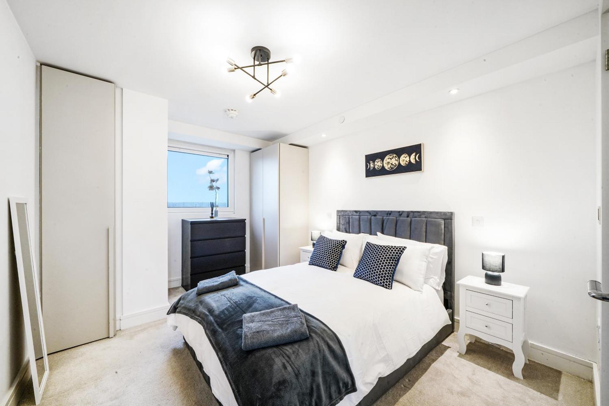 Luxury Apartment With Stunning Views On 10Th Floor 에지웨어 외부 사진