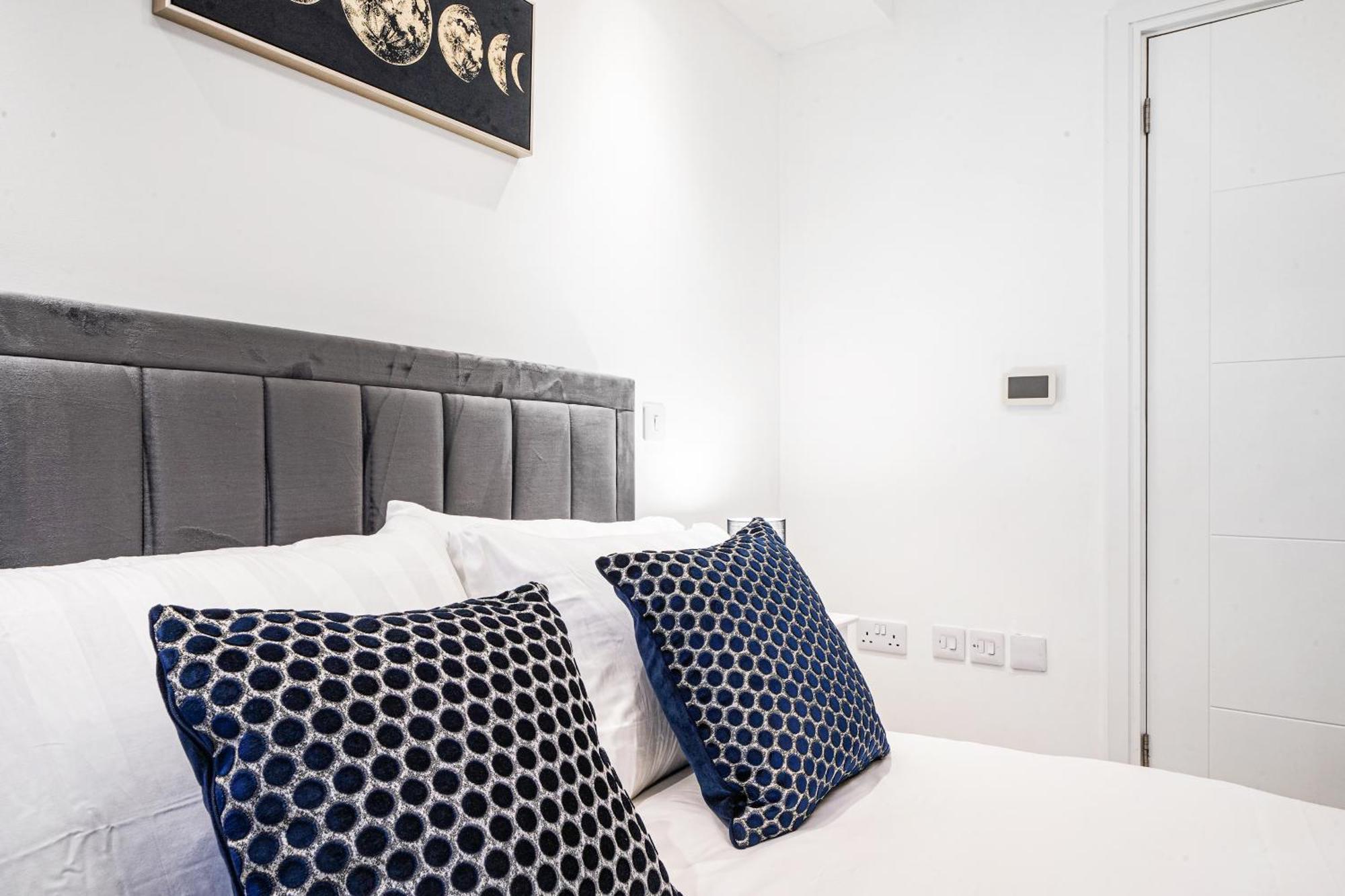 Luxury Apartment With Stunning Views On 10Th Floor 에지웨어 외부 사진