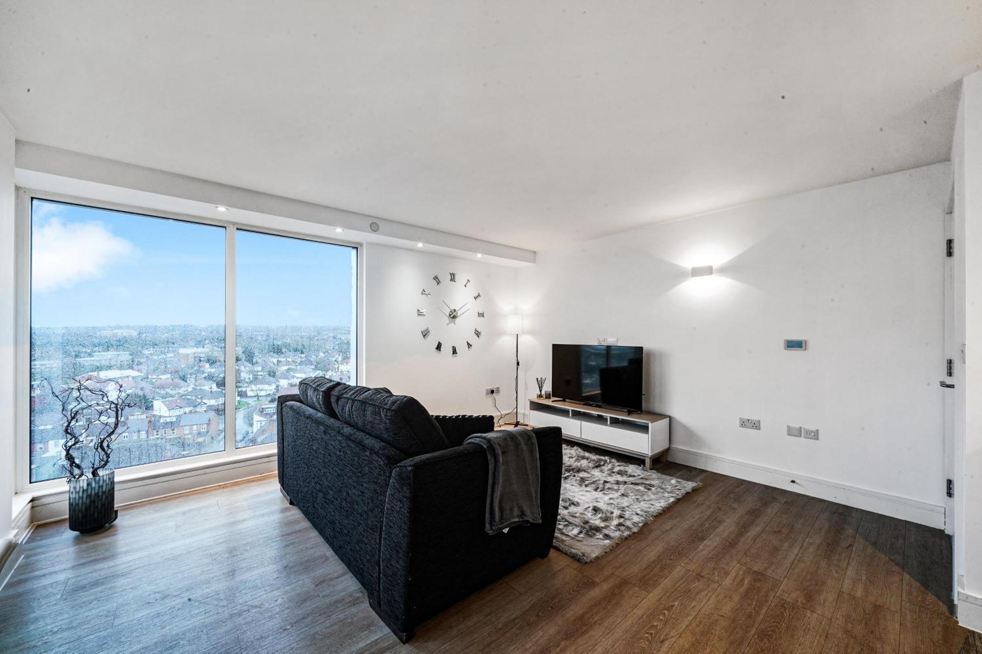 Luxury Apartment With Stunning Views On 10Th Floor 에지웨어 외부 사진